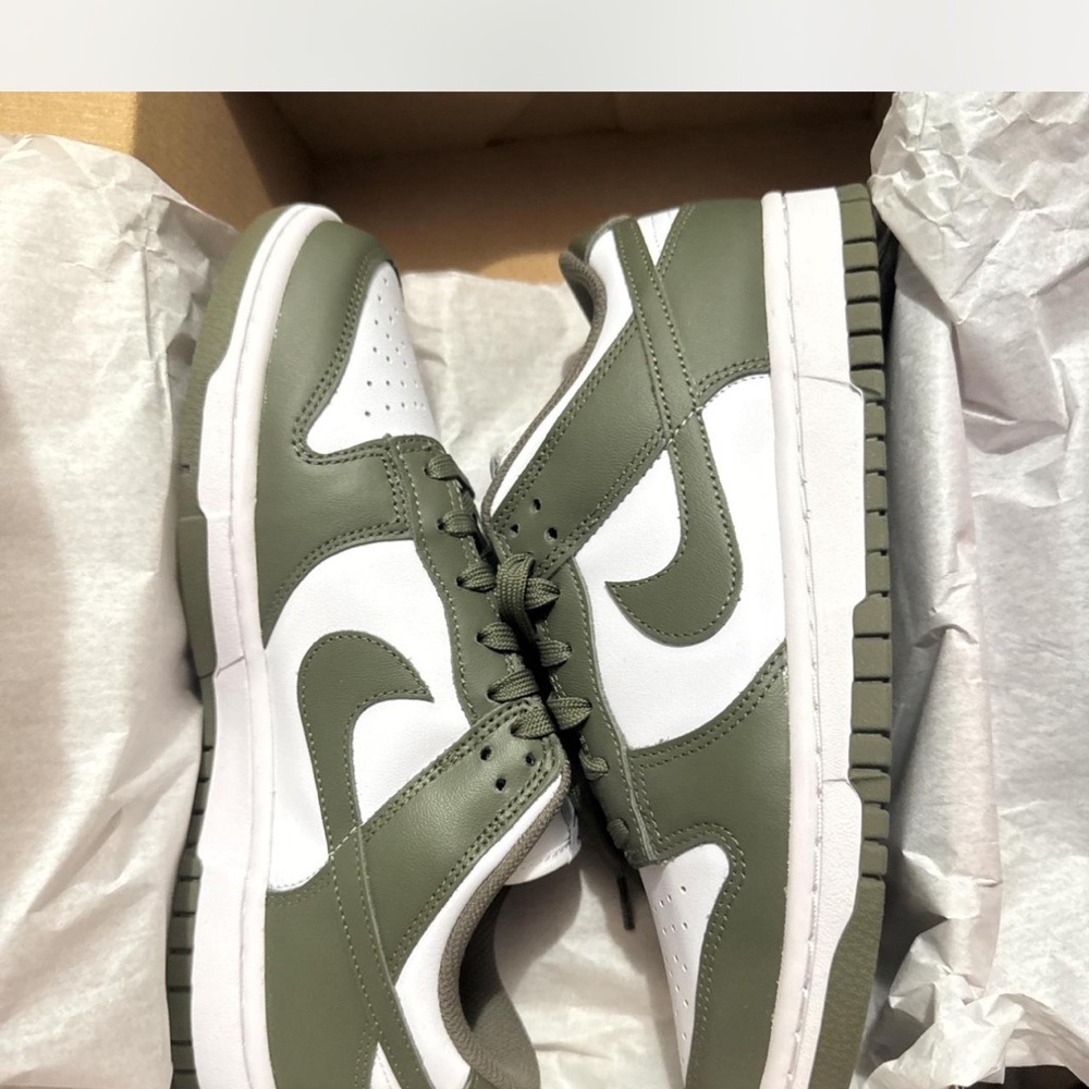 Nike Green and White Sneakers for Everyday Comfort